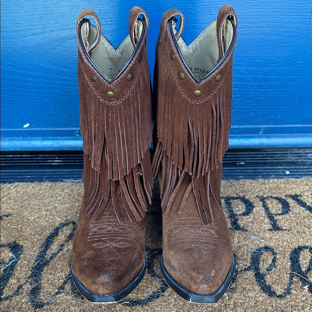 Shyanne Girl’s Brown Fringe Snip Toe Western Boots Size 2 *Great Condition*
